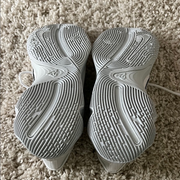 Adult Nike Basketball Shoes - Picture 6 of 7